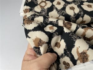 Fastvævet twill med stræk - flotte leo pletter og skønne detaljer